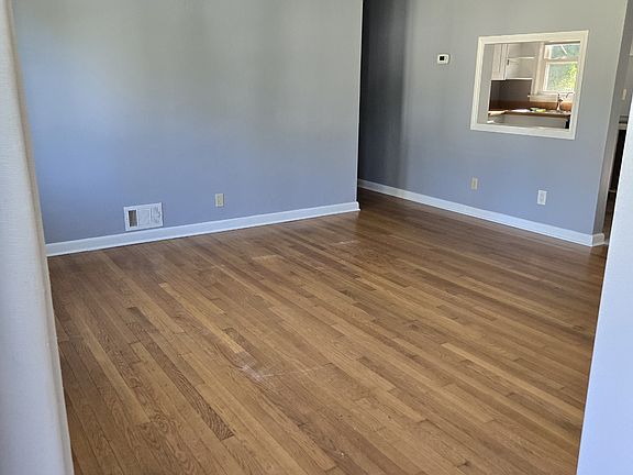 4th image of 217 Greenwood Ln