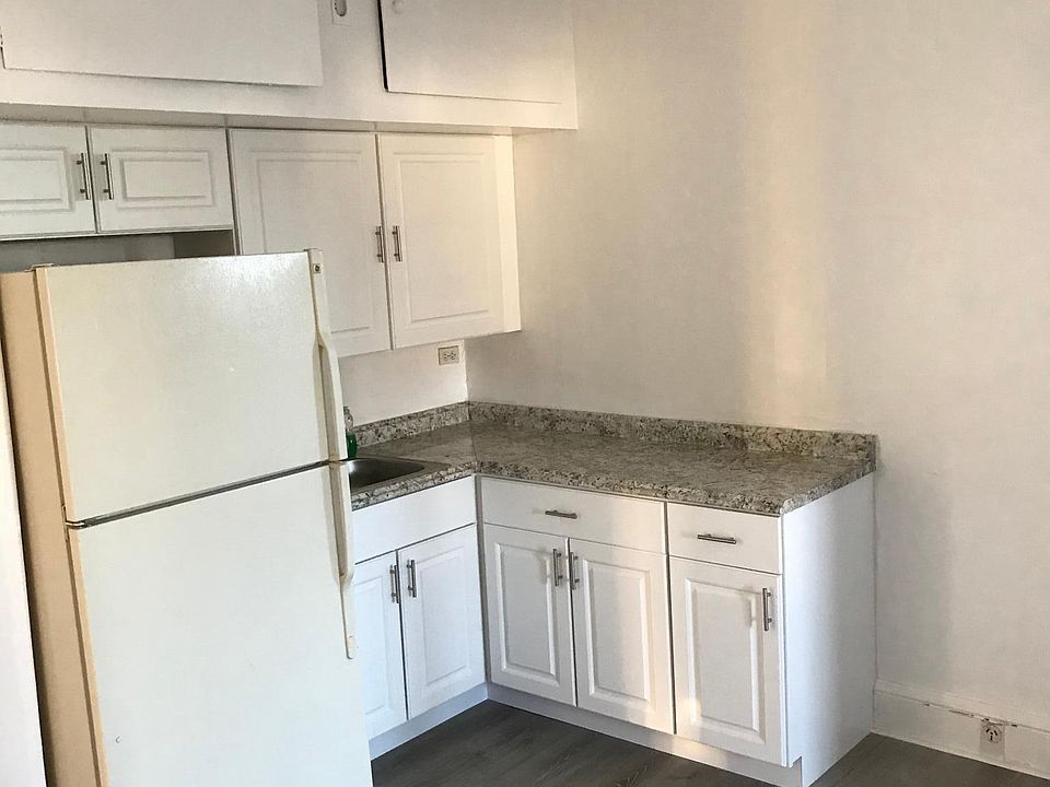 Kitchen. New stove and refrigerator on order