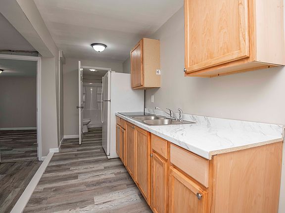 3rd image of 912 Hotel Ave #2