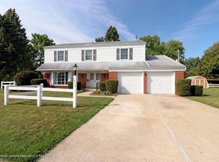 2900 Majestic Cir, Lansing, MI 48912