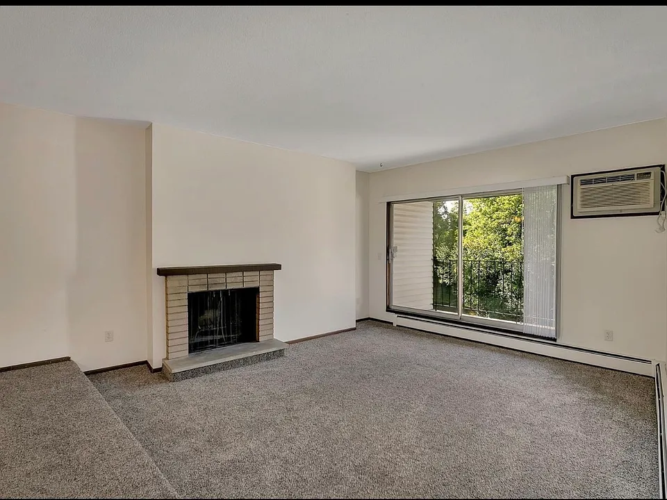 1620 Highway 36 W #305