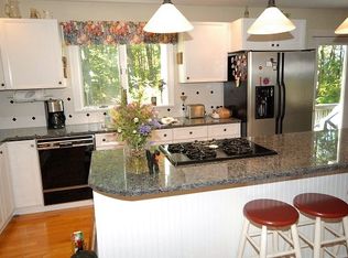 48 Stapleford Dr, Falmouth, ME 04105
