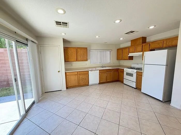 11249 Salentino Ave — Photo 4