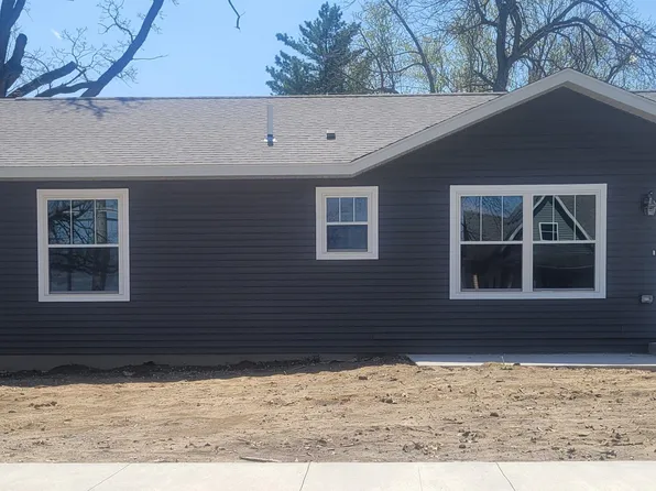 207 E Jefferson St, Mount Ayr, IA 50854