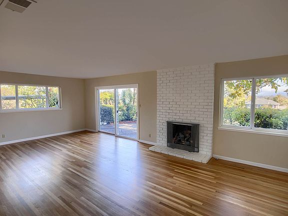 4th image of 3705 Red Oak Way