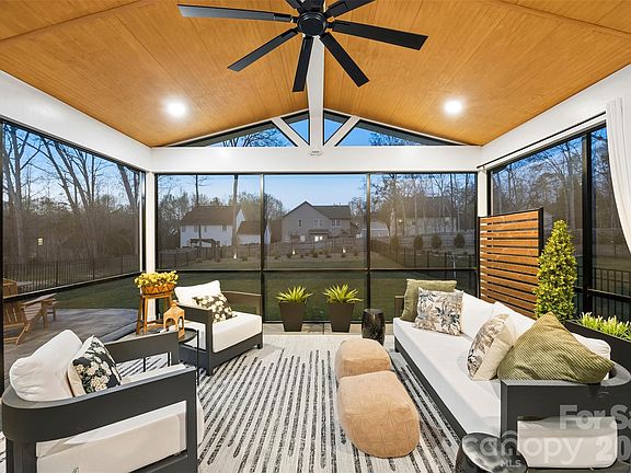 3rd image of 2723 Ritz Ln