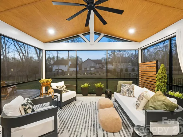 2723 Ritz Ln, Matthews, NC 28105