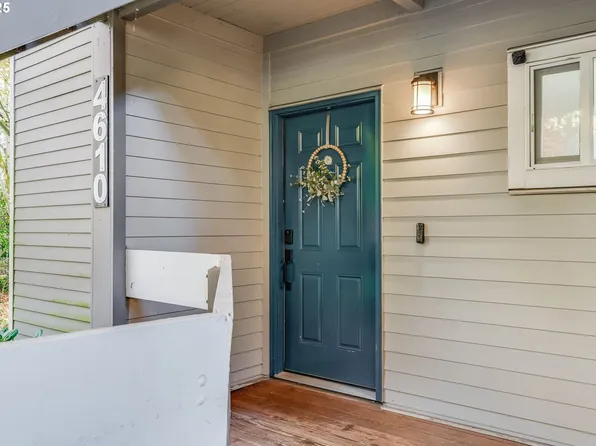 4610 Lower Dr, Lake Oswego, OR 97035