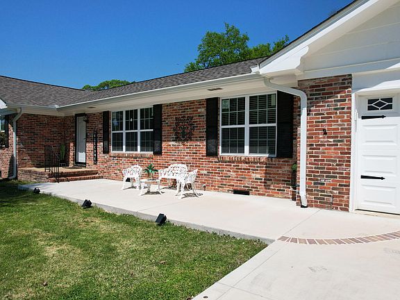3rd image of 7011 Leslie Dell Ln