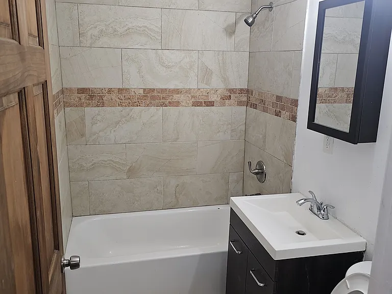 636 S 20th St #1 — Photo 5