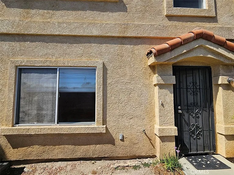 22027 Hawaiian Ave — Photo 1