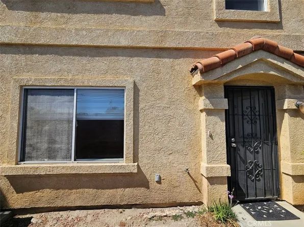 22027 Hawaiian Ave, Hawaiian Gardens, CA 90716