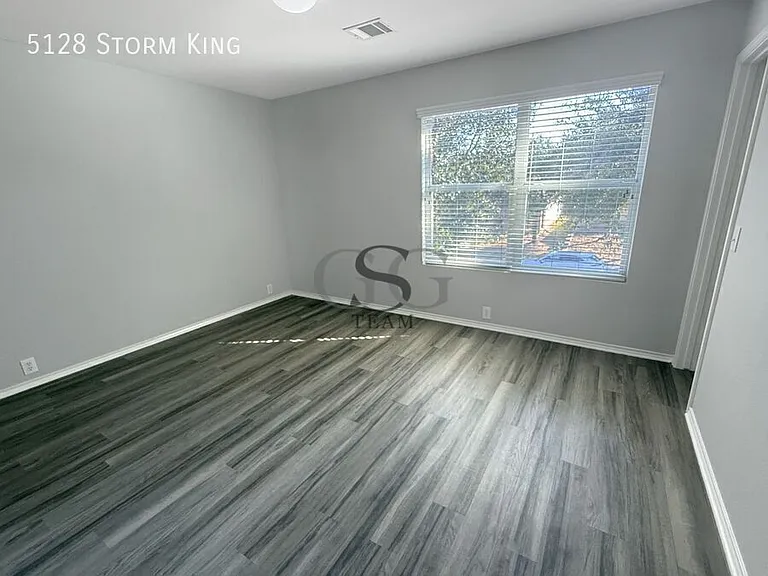 5128 Storm King — Photo 4