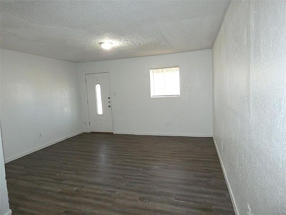 3rd image of 909 N Carver St