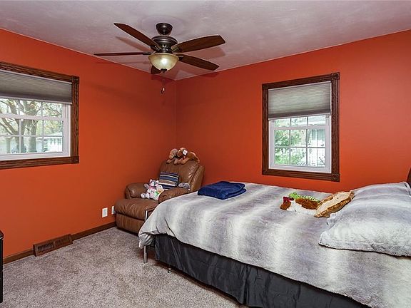 2nd image of 115 Bel Aire Dr