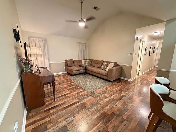 4th image of 64 Boardwalk St