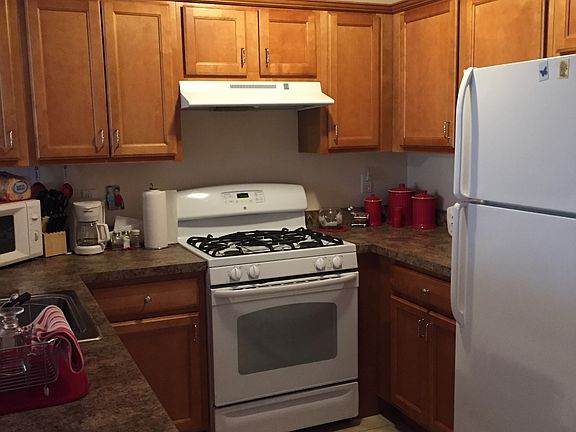 2nd image of 1605 Piccadilly Way