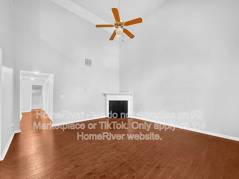 4 bed, 2.0 bath, 2400 sqft, $2,175 — Photo 2