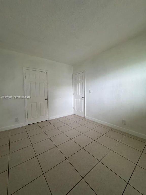 325 NW 15th St APT 5, photo 5