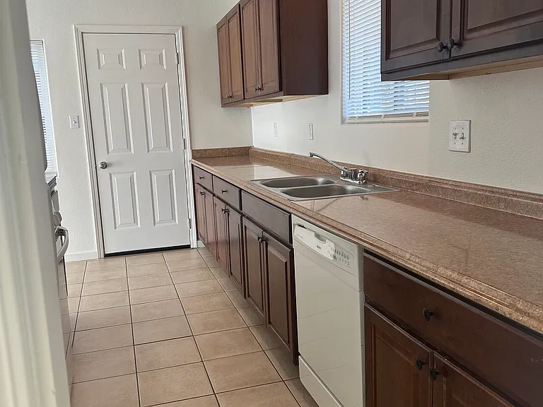 44900 Rubidoux St — Photo 5