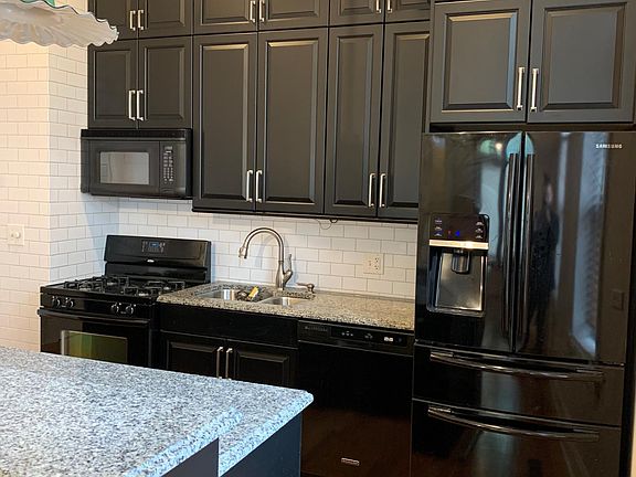 5th image of 1542 N Wood St APT 1