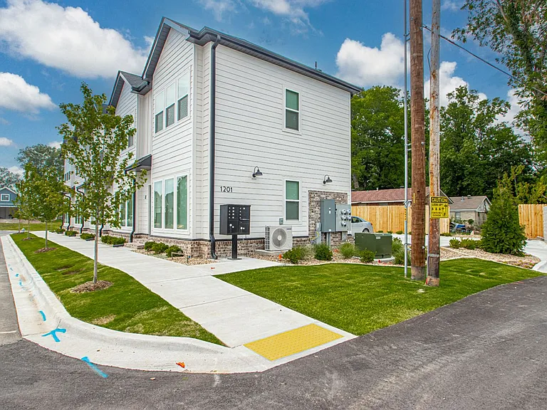 1 Bed Bath Townhome in Rockwater Village - Downtown North Little Rock — Photo 17
