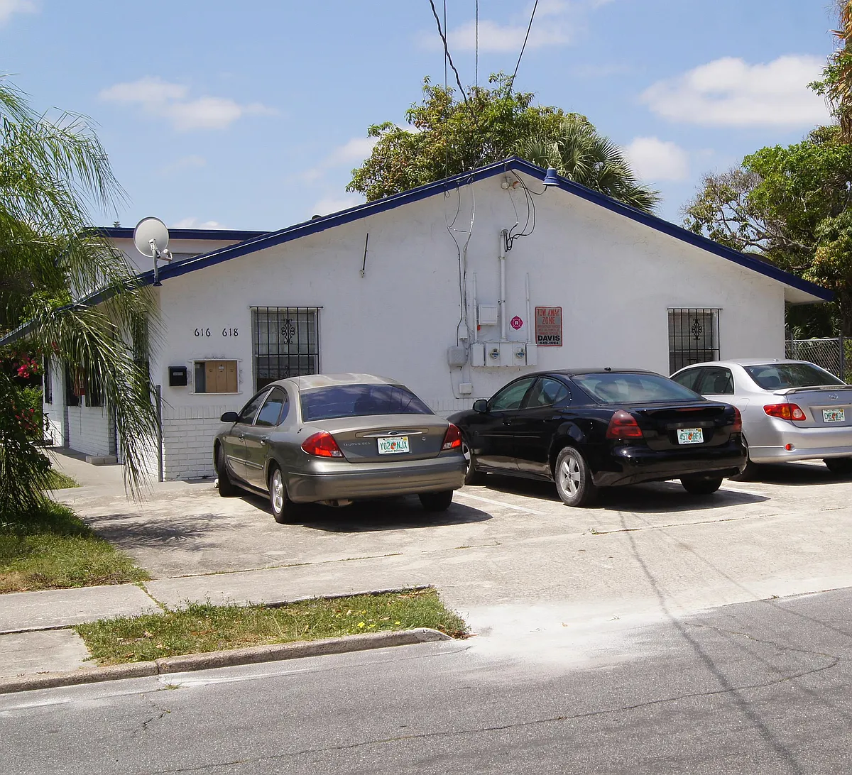 Building Photo - 634 11th St