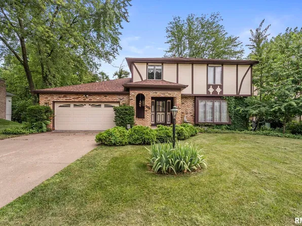 4275 Amesbury Dr, Bettendorf, IA 52722