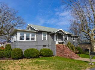 202 Riviera Dr, Pennsville, NJ 08070