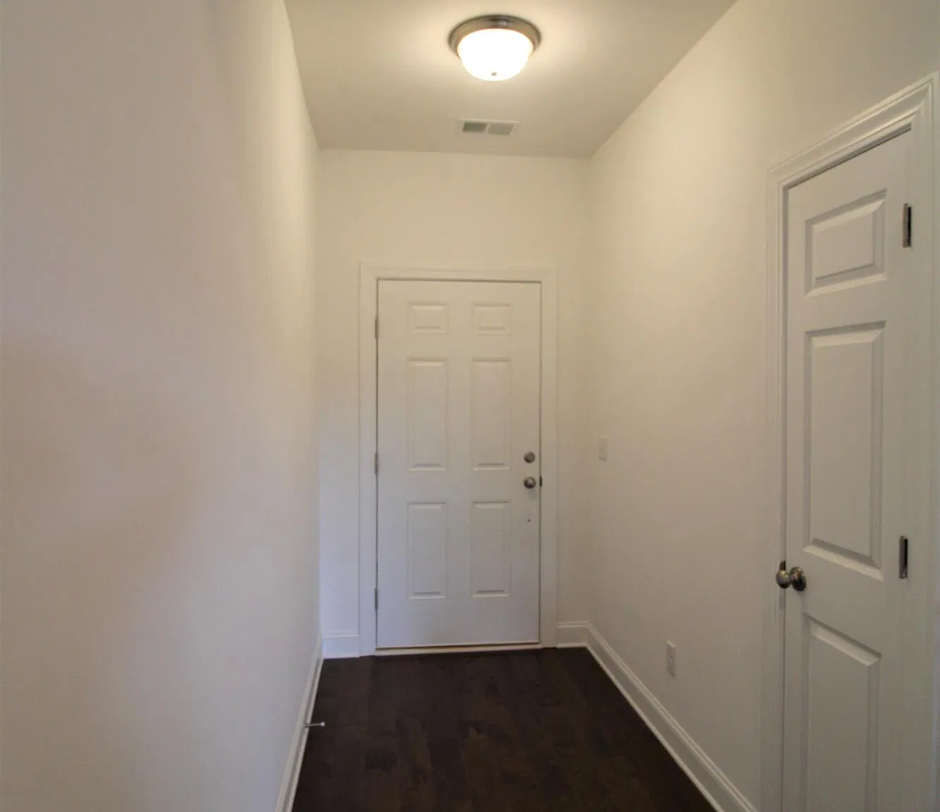 5 bed, 2.0 bath, 2035 sqft, $2,500 — Photo 2
