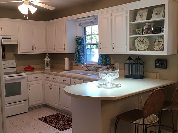 3rd image of 1746 Queens Way Ct