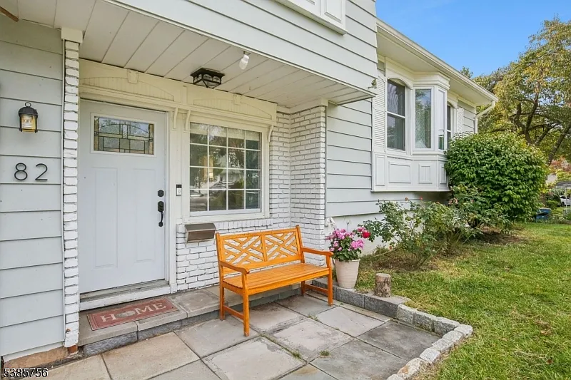 3 bed, 1.5 bath, $4,600 — Photo 2