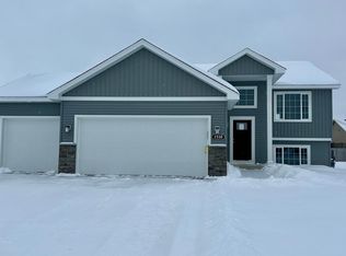 1510 Raccoon Ln, New Richmond, WI 54017