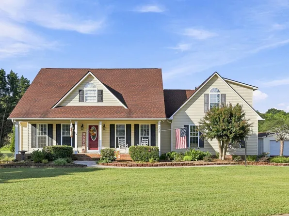 209 Roundstone Dr, Inman, SC 29349