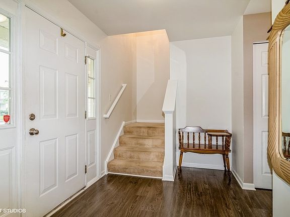 2nd image of 3225 Huntington Ln