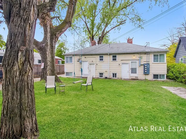 1459 Roberta St — Photo 9