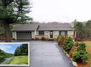 163 Rockledge Rd, Dingmans Ferry, PA 18328
