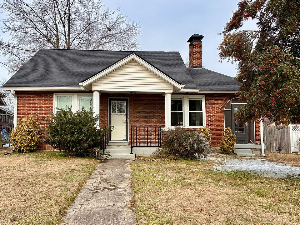 Welcome to 1621 Franklin Ave. This charming brick home is the perfect location! It is located right in the heart of East Nashville. The home offers 3 bedrooms, 1.5 bath, screened in porch, fenced in back yard and so much more!