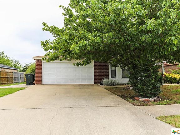 3rd image of 4406 Windcrest Dr