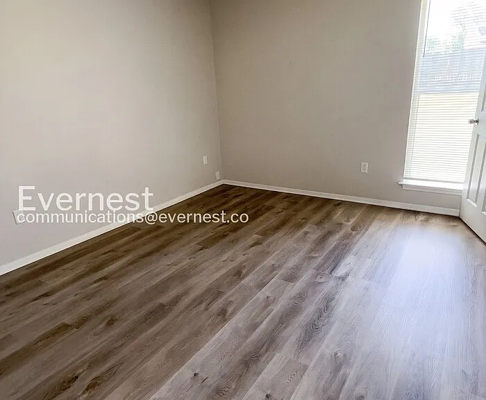 4199 Blackstone Dr — Photo 6