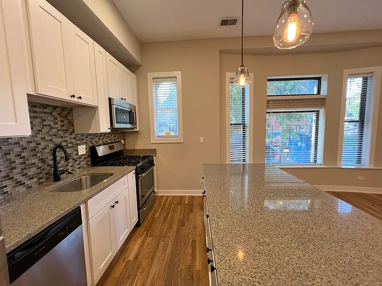 607 W Oakdale Ave #11-J — Photo 13