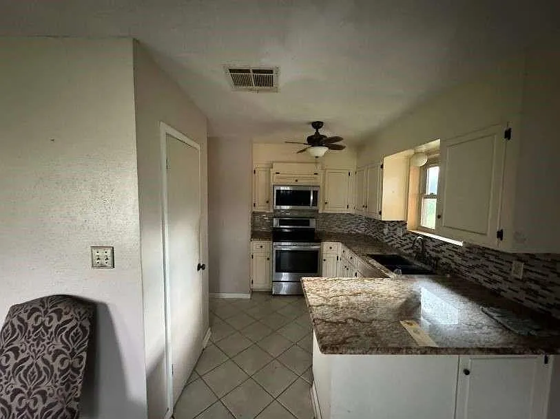 3 bed, 2.0 bath, 1121 sqft, $1,699 — Photo 3