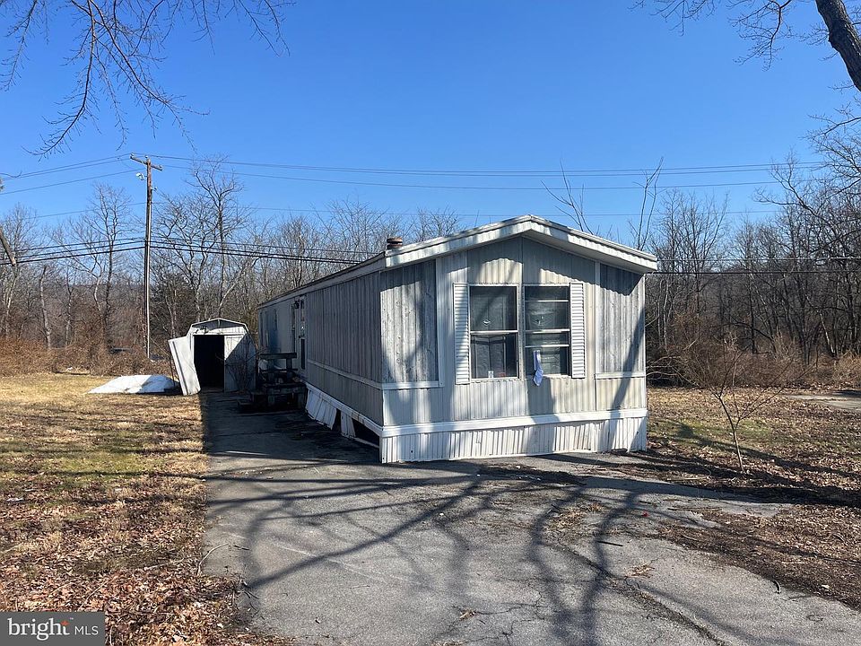 2nd image of 7 Aspen Ln