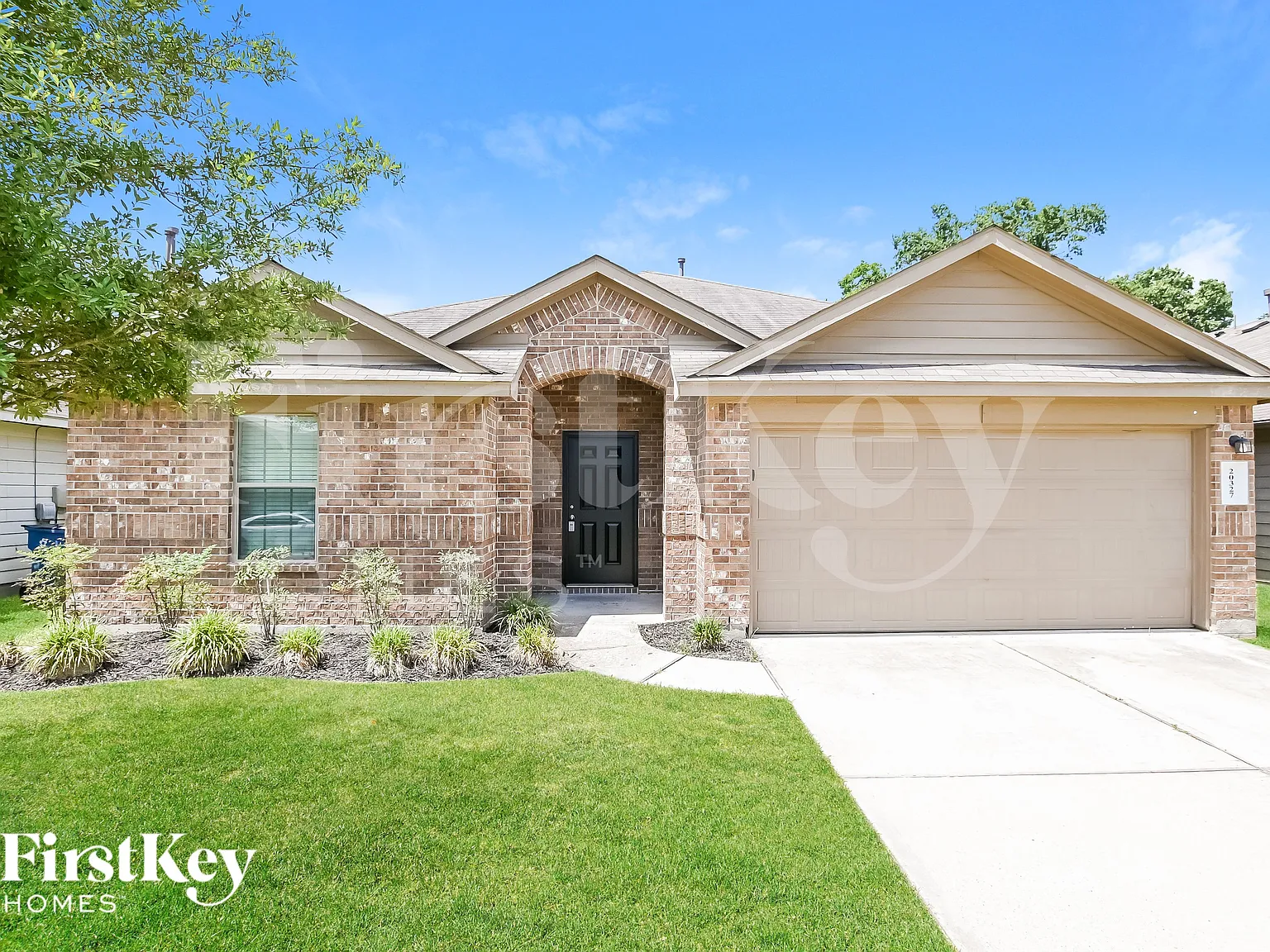 4 bed, 2.0 bath, 2124 sqft, $1,940 — Photo 1
