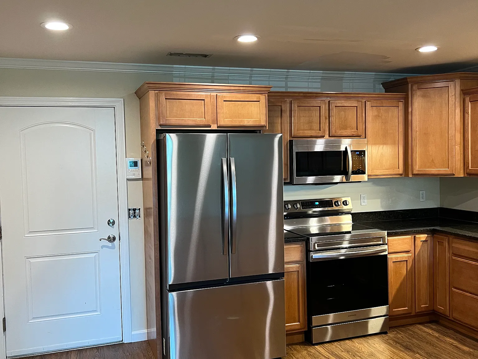 3 bed, 2036 sqft, $2,950 — Photo 2