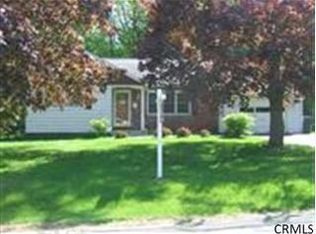 11 Woodcrest Dr, Glenville, NY 12302