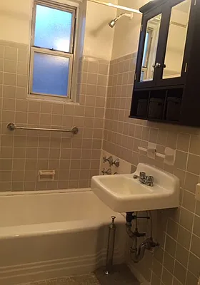 Rented by G2 Realty Group LLC | media 8