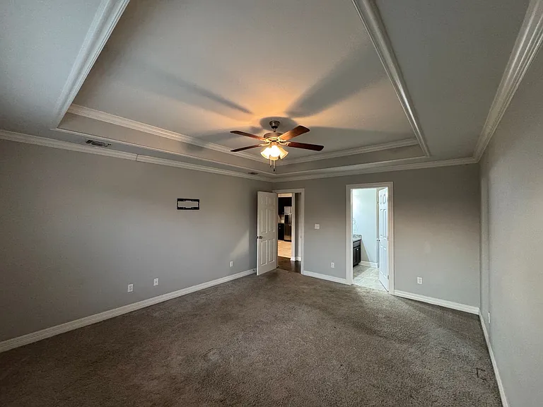 328 N Hampton St — Photo 19