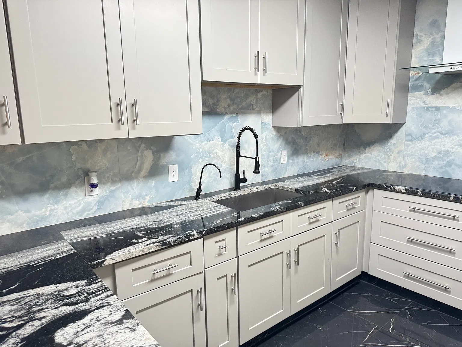 3 bed, 1246 sqft, $2,050 — Photo 3