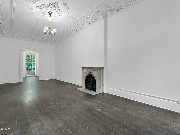 3rd image of 27 Bank St APT 2